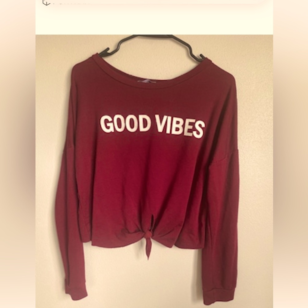 3/$5🎊 Graphic top w/long sleeves